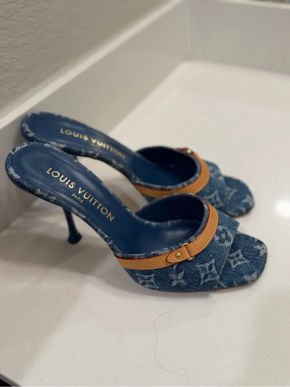 Louis Vuitton women Denim Monogram Slip-On Sandals with Tan Trim
38.5 - Picture 8 of 11